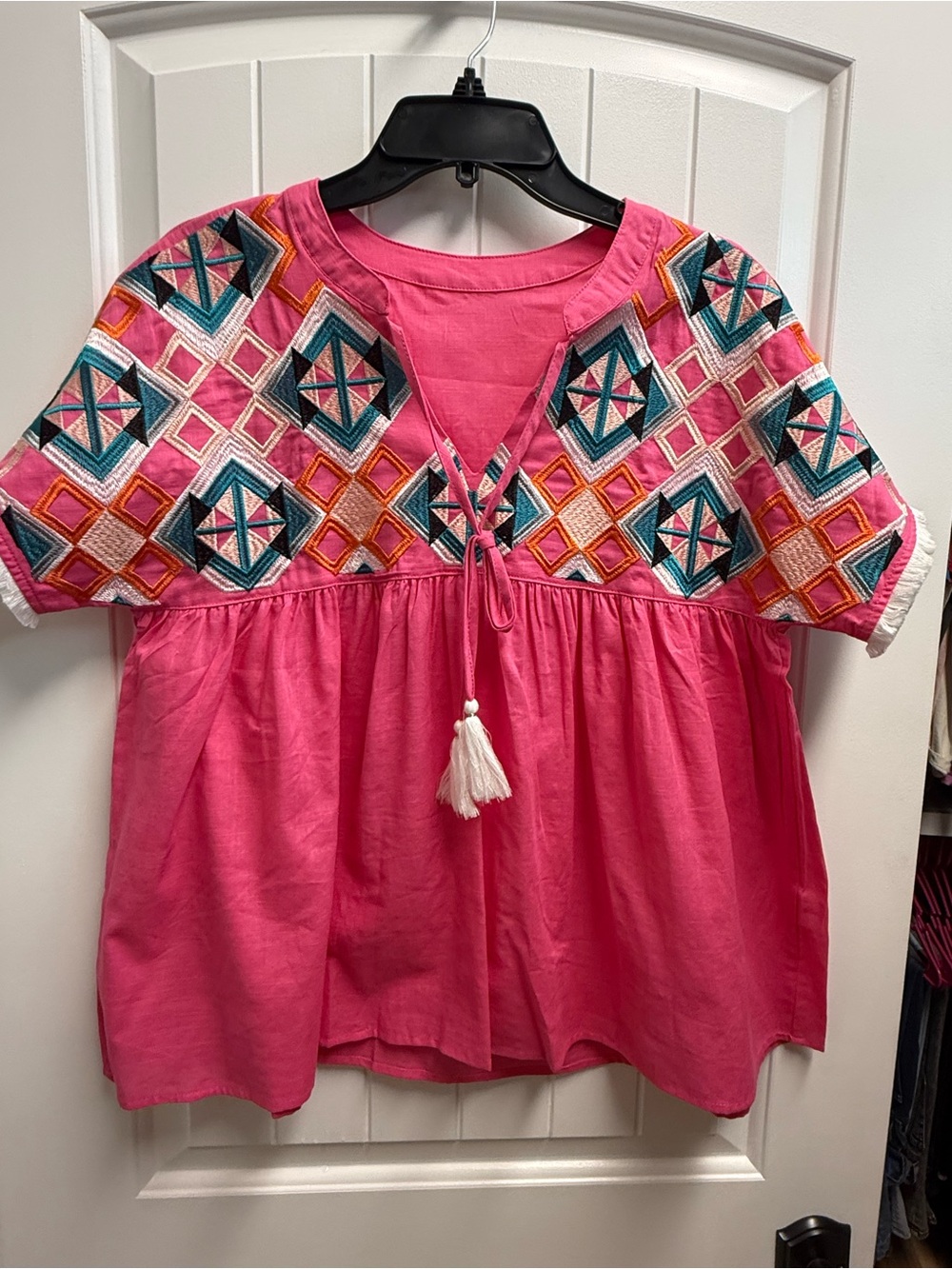 Women's Boutique Top Size Small Pink And Fringe Embroidered Sleeves NWOT